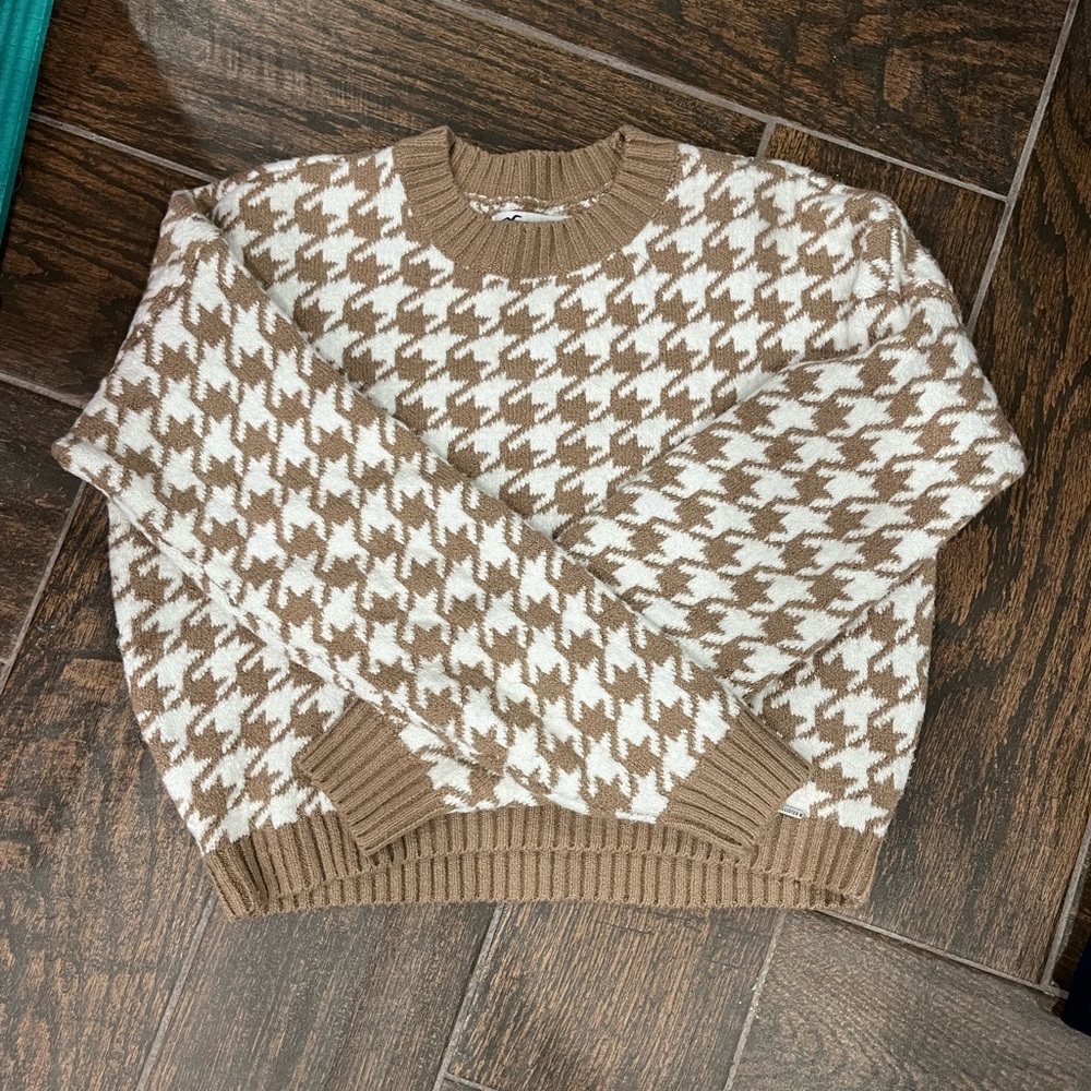 Hollister sweater